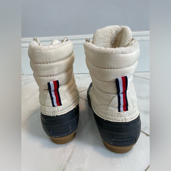 Tommy Hilfiger navy and cream faux fur lined waterproof duck boots size 9 EUC - Picture 4 of 8